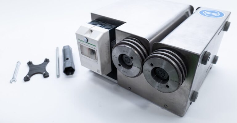 i-100 Exposed with Tools